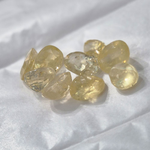 Yellow Sapphire/Pukhraj (Ceylonese) - Medium 2 Quality